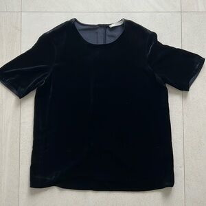 Vince velvet short sleeve top snap back in black